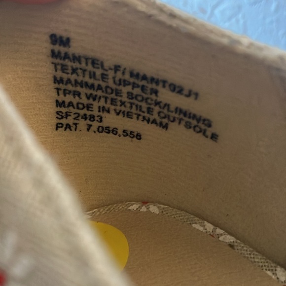 Madden Girl: Tan with flower pattern heeled Mary Jane style shoes- Y2K- 9M - Picture 3 of 16